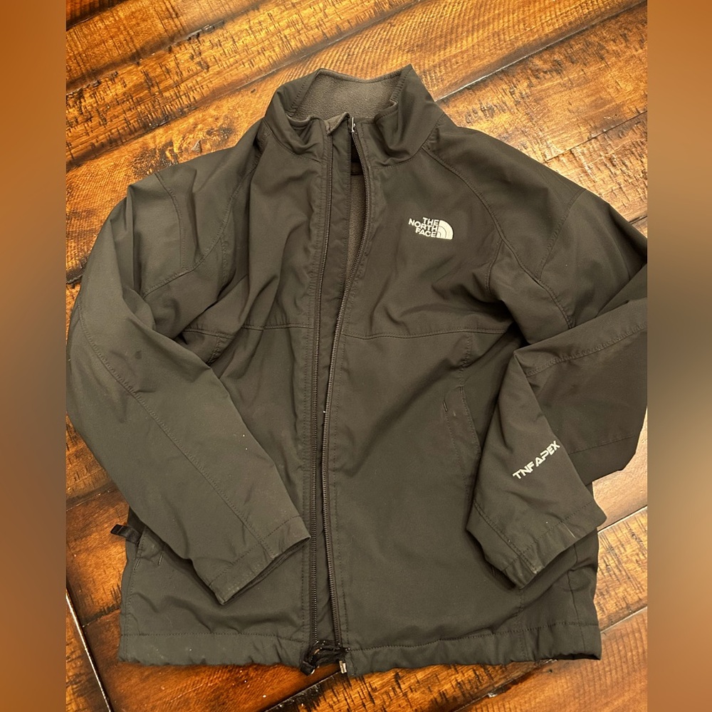 Northface TNF APEX jacket size M/10-12
Fleece lined, water resistant exterior.